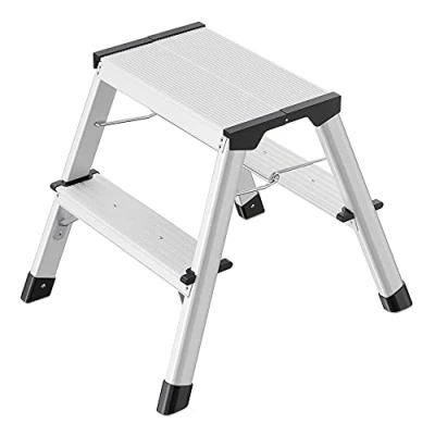 Obrázek Hailo D60 StandardLine Alu Dvoustupňový třetí žebřík 2stupňový skládací šlap s podrážkou Soft Grip a pojistkou pracovní výška až 240 cm hmotnost 2 kg stříbrný