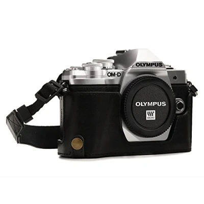Obrázek MegaGear MG1350 Ever Ready kožená brašna na fotoaparát s popruhem a přístupem baterie pro Olympus OM D E M10 Mark III černá