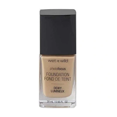 Obrázek Wet n Wild Photo Focus Foundation DEWY hydratační podklad v klasické béžové zakrývá nečistoty, hodí se pro normální a suchou pokožku veganská klasická béžová