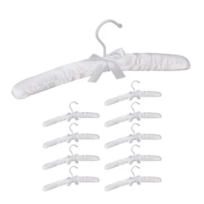 Obrázek Relaxdays Ramínko na šaty Satin, balení 10 kusů, měkce polstrované, 360 otočný háček, dekorativní mašle, 38 cm široké, bílé
