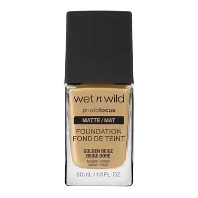 Obrázek wet n wild Photo Focus Foundation základový make up zlatá béžová vysoce krycí, pro bezchybnou pokožku na fotografiích redukuje jemné linie, skvrny a vrásky veganská