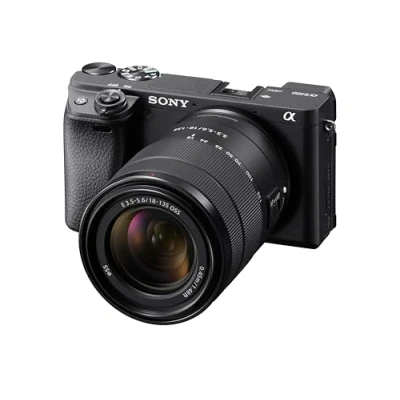 Obrázek Sony Systémová kamera Alpha 6400 (APS C) s objektivem 18135 mm automatické zaostření 0,02s detekcí očí, 4K video, sklápěcí displej, ideální pro vlogging a fotografie