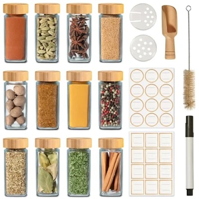 Obrázek Praknu Hranaté sklenice na koření s bambusovým víčkem FSC® 12dílná sada sypkou Spice Jars 120 ml kulatá nádoba vč. etiket popisování, čisticí kartáč a dřevěné lžíce