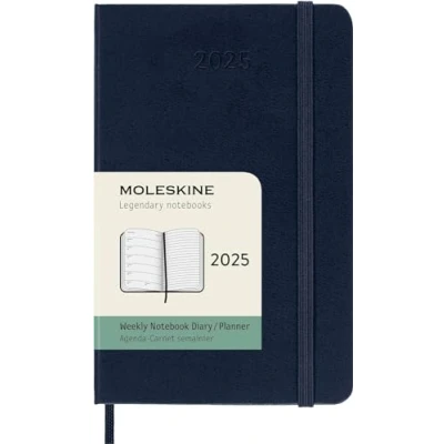 Obrázek Moleskine Weekly plánovací kalendář, týdenní kalendář s místem pro poznámky na 12 měsíců 2025, pevná vazba a elastický uzávěr, barva safírově modrá, velký formát 13 x 21 cm