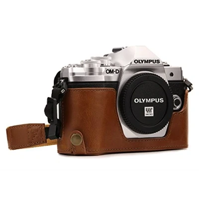 Obrázek MegaGear MG1352 Ever Ready kožená brašna na fotoaparát s popruhem a přístupem baterie pro Olympus OM D E M10 Mark III světle hnědá