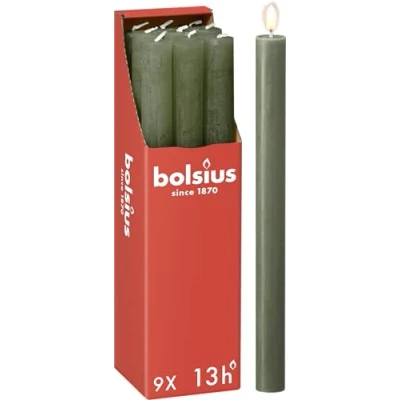 Obrázek Bolsius Rustikální svíčky olivově zelené 9 kusů 27 x 2. 3 cm délka hoření 13 hodin neparfémované obsahuje přírodní rostlinný vosk bez palmového oleje