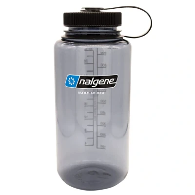 Obrázek Nalgene Sustain Tritan BPA freie Wasserflasche aus 50% Plastikabfällen, 900 ml, breite Öffnung, grau mit schwarzem Deckel