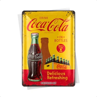 Obrázek Nostalgic Art Retro plechová pohlednice, 10 x 14 cm, Coca Cola In Bottles Yellow nápad na dárek pro fanoušky Coke, pohlednice z kovu, mini cedule jako blahopřání