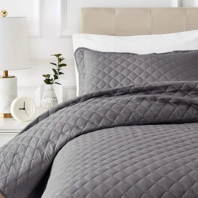 Obrázek Amazon Basics Přikrývka přehoz s reliéfním vzorem, extra velká, tmavě šedá, kosočtverec, 220 x 240 cm