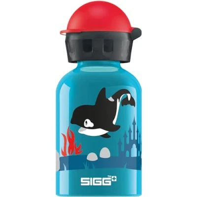 Obrázek SIGG Hliníková láhev na pití pro děti KBT Orca Family zabezpečená proti vytečení a nerozbitná lehká jako pírko bez BPA certifikováno klimaticky neutrální sport &amp; škola modrá červená