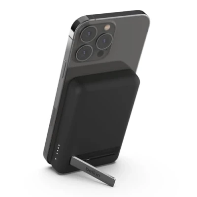 Obrázek Belkin magnetická 5000mAh powerbanka, externí baterie na mobil, kompatibilní s MagSafe, funkcí nabíjení Passthrough a stojanem, výstup 7,5 W, vstup 10 iPhone 16, 15, 14 černá