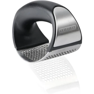 Obrázek Leifheit Knobi King, lis na česnek, kolébka česnek z nerezové oceli, lze mýt v myčce, garlic press, inovativní design, kuchyňská pomůcka, jednoduchá manipulace a čištění