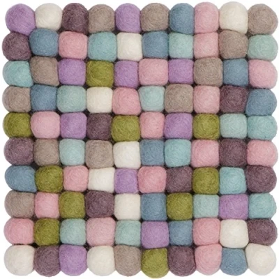 Obrázek myfelt Greta tácek pod hrnce s plstěnými kuličkami, čtvercový, střižní vlna, barevný, 20 x cm