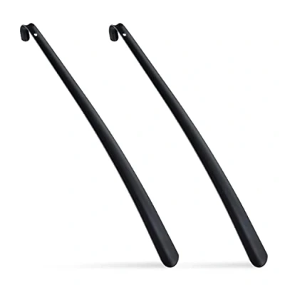 Obrázek Relaxdays Lžíce na boty kov, sada 2 ks, stabilní, nazouvák bot 58 cm dlouhá, k zavěšení, pomůcka pro oblékání bot, černá