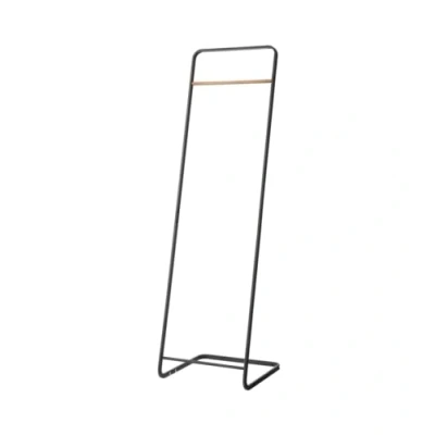 Obrázek Yamazaki 7672 TOWER šatník, černý, ocel / dřevo, minimalistický, 40 x 140 cm